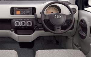 トヨタ パッソ 内部